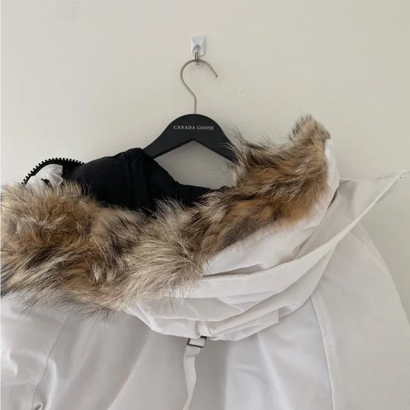 Rare Men’s Canada goose white bomber jacket - Picture 4 of 6